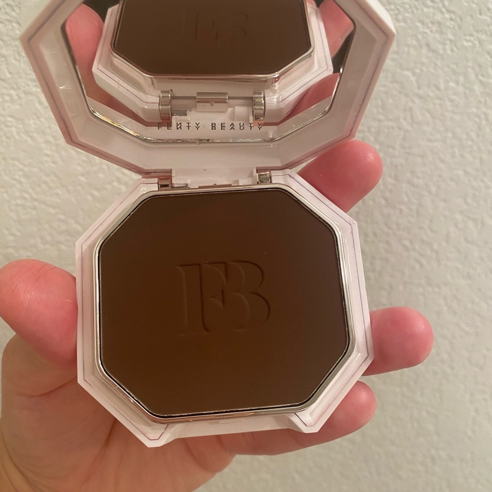 Fenty Beauty Powder - Picture 2 of 12